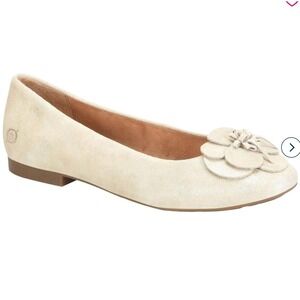 BORN Size 6 Petula Suede Flower Flat Beige Ballet Flats Shoes